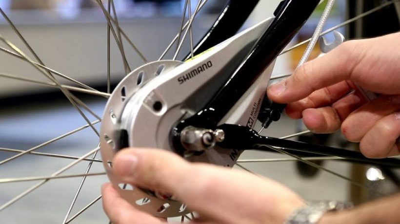 How does a Shimano roller brake work?