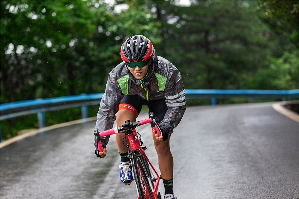 Tips for pedaling on rainy days