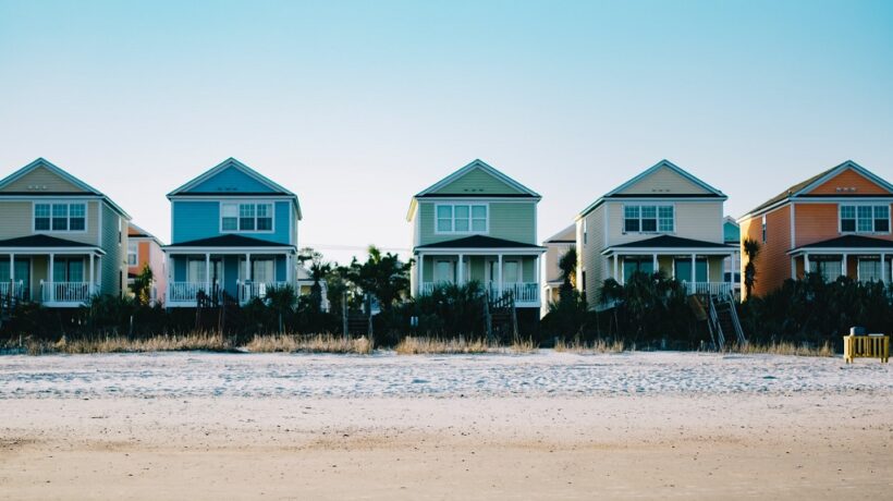 The Art of Finding Coastal Comfort: Tips for Purchasing Beachfront Homes