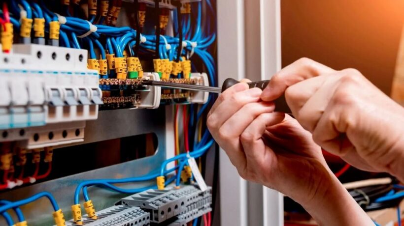 How Electrician Emergency Support Protects Homes and Meets Modern Electrical Standards