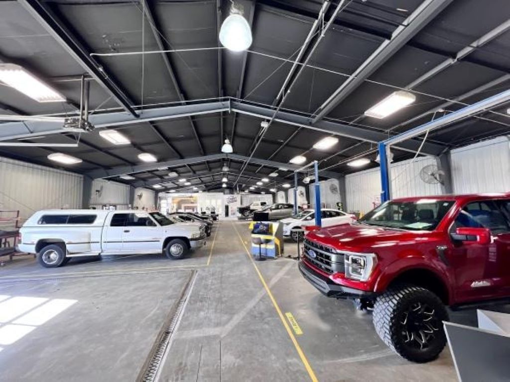 Top 10 auto body shops in Wichita, Kansas providing professional car repair services